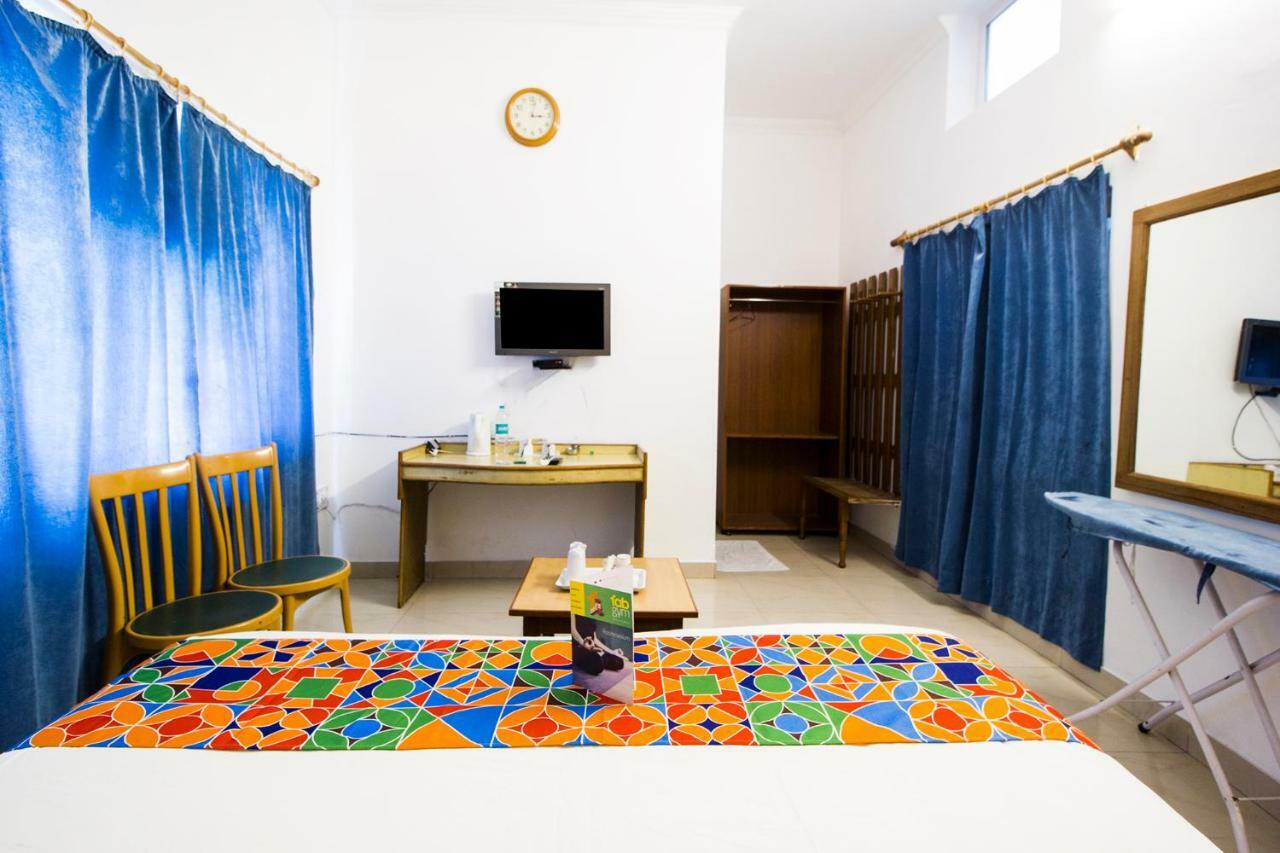 Hotel Ashrey Dehradún Kültér fotó